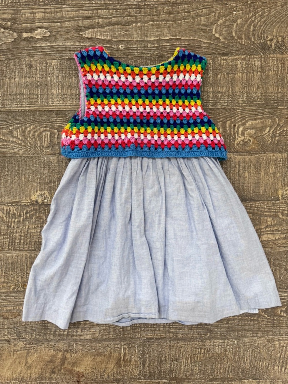 Mini Boden Multicolor Crochet Bodice Light Blue Chambray Skirt Dress size 4/5 - Picture 2 of 7